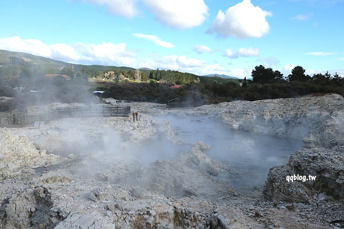 紐西蘭北島︱地獄之門地熱公園 Hells Gate Geothermal Park ．紐西蘭境內最活躍的泥火山，有大大小小不同溫度的溫泉池，天然的地熱風貌景觀 @QQ的懶骨頭