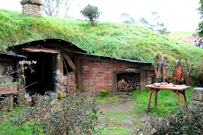 紐西蘭北島︱電影魔戒『Hobbiton哈比村』+全球八奇景的『懷托摩藍光螢火蟲鐘乳石洞』一日遊，北島必訪景點推薦 @QQ的懶骨頭