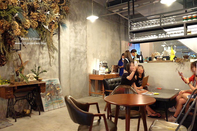 台中西區︱SALADAENG CAFE`ศาลาแดง．主打泰式料理的網美打卡餐廳，只可惜泰味不足 @QQ的懶骨頭