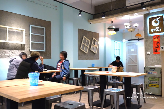 台中北屯︱剛好2了．台中的深夜食堂，豪華泡麵專賣店，剛好冰果室最新力作 @QQ的懶骨頭