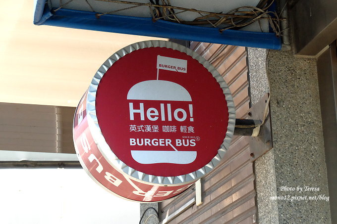 台中東區︱漢堡巴士 Burger Bus．旱溪夜市旁充滿英國風味的早午餐店，還有許多可愛的紅色小巴士和水管人，近旱溪夜市、台中火車站 @QQ的懶骨頭