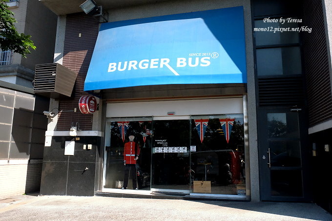 台中東區︱漢堡巴士 Burger Bus．旱溪夜市旁充滿英國風味的早午餐店，還有許多可愛的紅色小巴士和水管人，近旱溪夜市、台中火車站 @QQ的懶骨頭