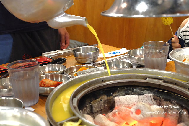 台中北區︱姜虎東678白丁烤肉．姜虎東韓國烤肉台灣1號店，不用到韓國也可以吃到道地的韓國烤肉，除了牛肉價格高，其他都還算平價，非用餐時間來不用排隊 @QQ的懶骨頭