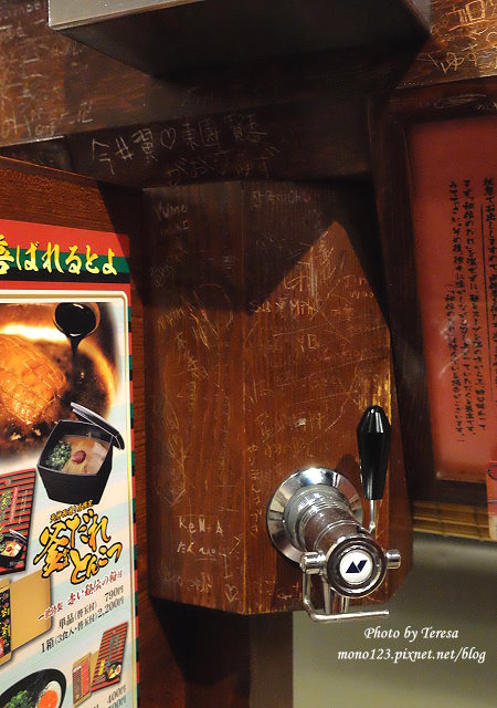 日本名古屋︱一蘭拉麵＠名古屋 榮店．台灣人最愛的拉麵店，有私密的一人用餐空間，不想被打擾、想一個人安靜用餐，這裡很適合，近地鐵矢鐵店6號出口 @QQ的懶骨頭