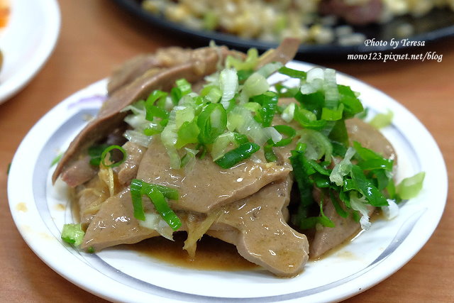 台中北區︱陸軍小館．很有眷村味的麵食館，份量多口味好，滷味小菜應有盡有，用餐時段人氣滿滿，近廣三sogo、科博館 @QQ的懶骨頭