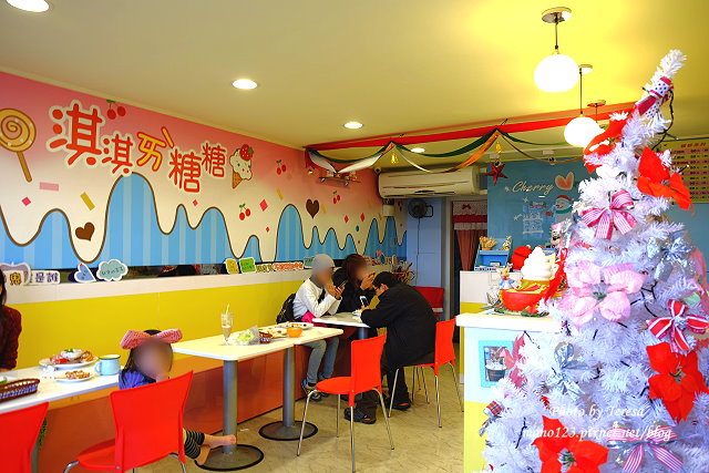 【台中東區．下午茶】淇淇愛糖糖．旱溪夜市旁的可愛甜點店，有好吃的蜜糖吐司和可愛的拉花 @QQ的懶骨頭