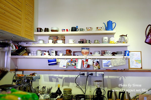 【台中東勢】何朝宗建築師事務所咖啡．小鄉鎮裡也有咖啡香，手沖單品咖啡喝到飽，還有令人著迷的手工麵包 @QQ的懶骨頭