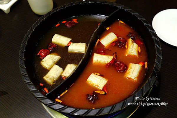 台中西屯︱白川天然火鍋．天然的火鍋湯頭，胡椒鍋有獨特的香氣，微涼的天氣適合來上一鍋(已歇業) @QQ的懶骨頭