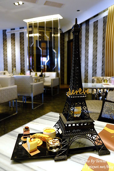 【台中西區．下午茶】德爾芙咖啡 de reve．巴黎鐵塔造型餐盤很吸睛，甜點精緻度略顯不足 @QQ的懶骨頭