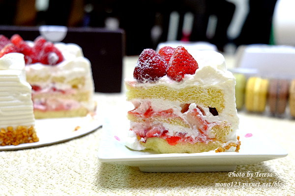 【台中】梅笙蛋糕工作室．季節限定的草莓蛋糕清爽不甜膩，滿滿的草莓好幸福，今年沒吃到的明年請早 @QQ的懶骨頭