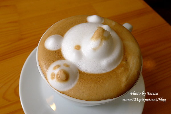 【台中西區．下午茶】52cafe．3D立體小熊拉花超療癒 @QQ的懶骨頭