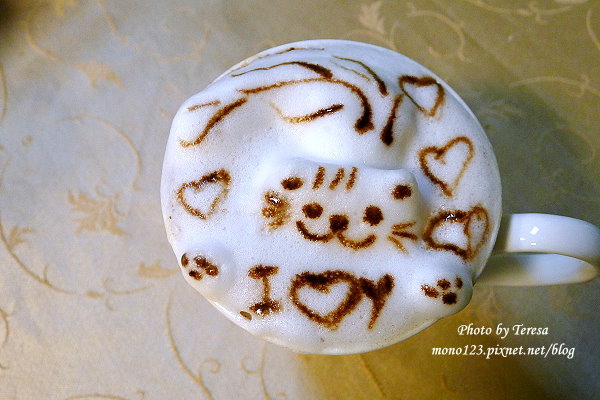 【台中西區．下午茶】咕嚕咕嚕貓咖啡．格子燒好吃、咖啡好喝，還有可愛的貓咪坐檯~ @QQ的懶骨頭