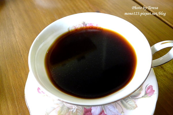 【台中太平．下午茶】巫師咖啡．巫師不施魔法，改賣咖啡、厚鬆餅 @QQ的懶骨頭