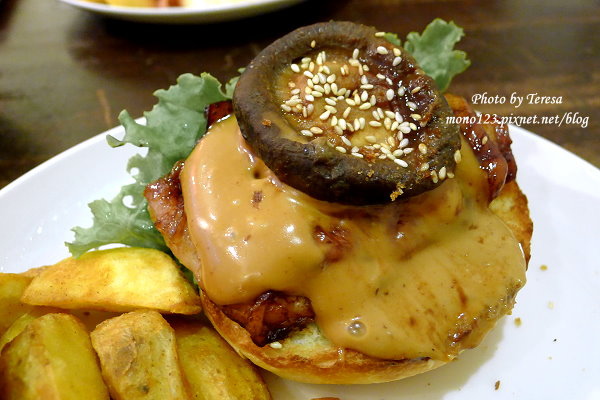 【台中．西區】田樂 For Farm Burger＠小公園店．老宅裡的美味漢堡 @QQ的懶骨頭