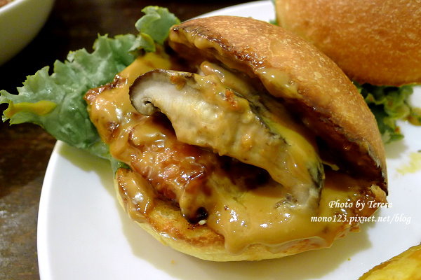 【台中．西區】田樂 For Farm Burger＠小公園店．老宅裡的美味漢堡 @QQ的懶骨頭