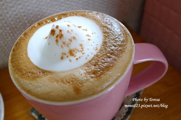 【台中西區．下午茶】Mapper Cafe 脈博咖啡．韓系風格的咖啡店 @QQ的懶骨頭