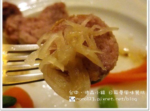 台中北區︱德森小鎮 日耳曼風味餐坊．好吃的脆皮德國豬腳 @QQ的懶骨頭