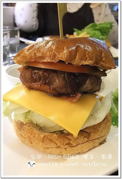 【台中西區．美式漢堡】Pash Burger 傻子漢堡(原PASH DINER 傻子‧廚房) @QQ的懶骨頭