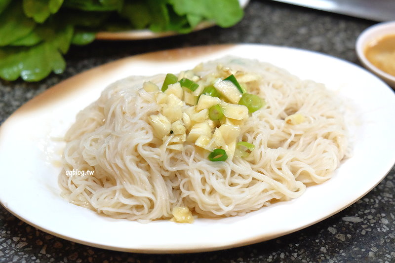 台中西區︱石桌羊排爐．以羊排為主的羊肉爐，羊肉軟嫩、湯頭溫順好喝，滿滿的一鍋暖身又暖心，近民權派出所 @QQ的懶骨頭