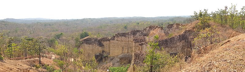 泰國清邁︱ Pha Chor帕丘 vs 美旺樂象園．清邁近郊的神秘景點，河床沖積風化後形成30公尺高陡峭巨石奇景，壯觀度雖然少了一點，但很值得一看 @QQ的懶骨頭