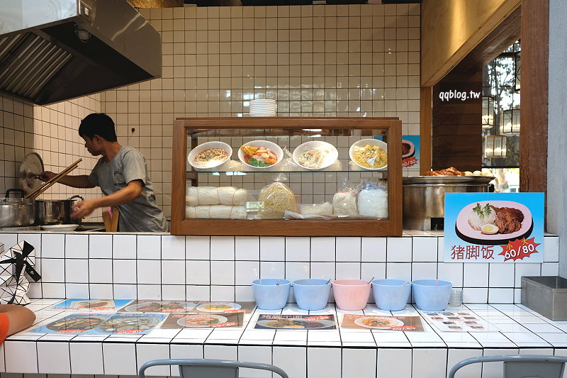 泰國清邁︱One Nimman尼曼1號美食市集．清邁尼曼區新開幕購物中心，一樓美食市集有50個攤位進駐，MAYA百貨對面 @QQ的懶骨頭