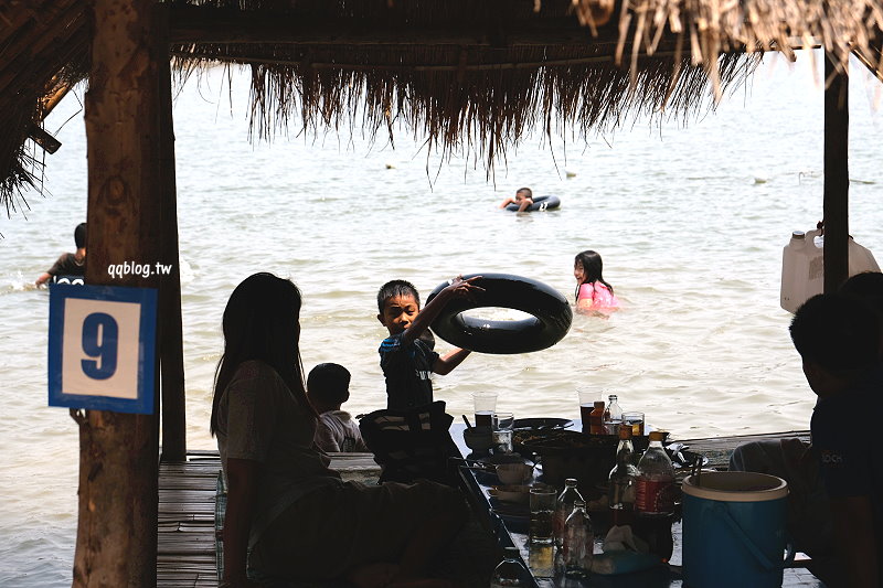 泰國清邁︱惠登淘國家公園 Huay Tung Tao Lake．清邁近郊的茅草屋湖畔餐廳，邊吃邊欣賞潮畔美景，還可以直接跳下去游泳玩樂 @QQ的懶骨頭
