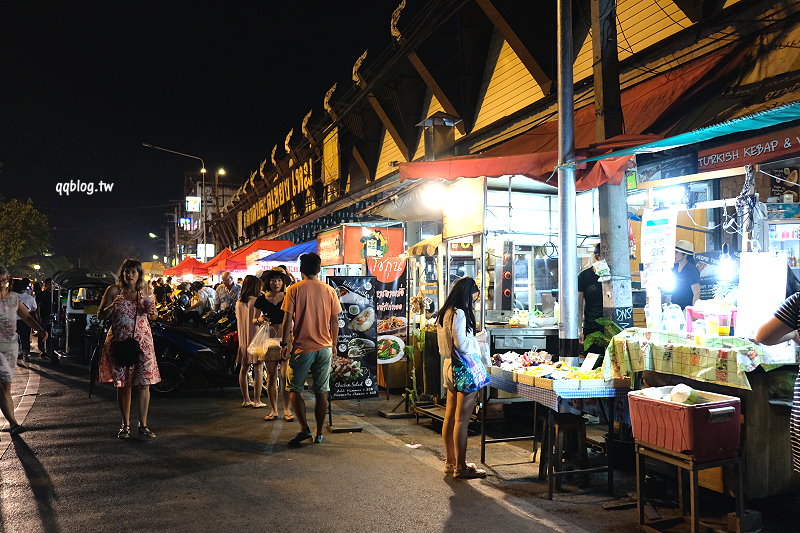 清邁︱南門週六夜市．好吃、好買、好好逛，範圍大到讓你一次逛不完 @QQ的懶骨頭