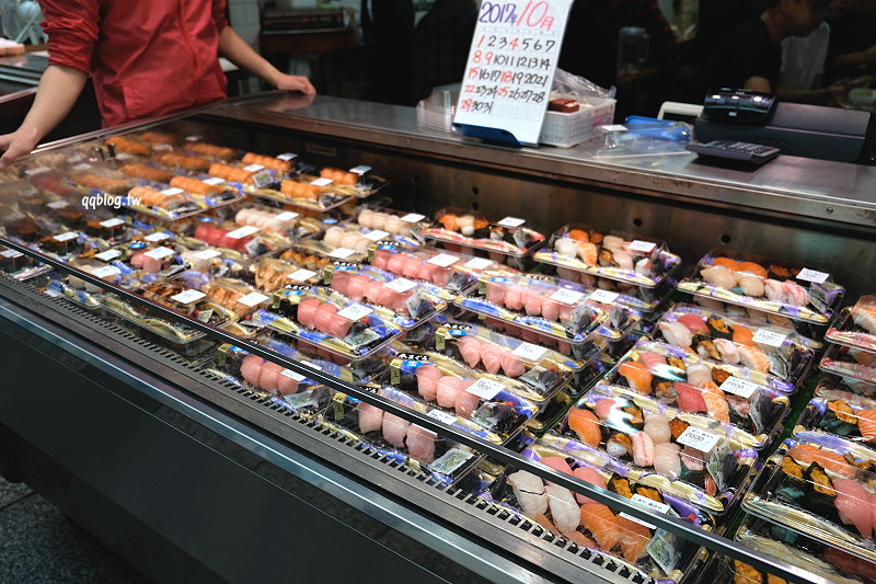日本大阪︱黑門市場．大阪人的廚房，龍蝦、帝王蟹、海膽、生魚片、和牛…一次吃好吃滿，意猶未盡啊… @QQ的懶骨頭