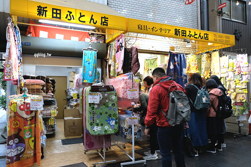 日本大阪︱黑門市場．大阪人的廚房，龍蝦、帝王蟹、海膽、生魚片、和牛…一次吃好吃滿，意猶未盡啊… @QQ的懶骨頭