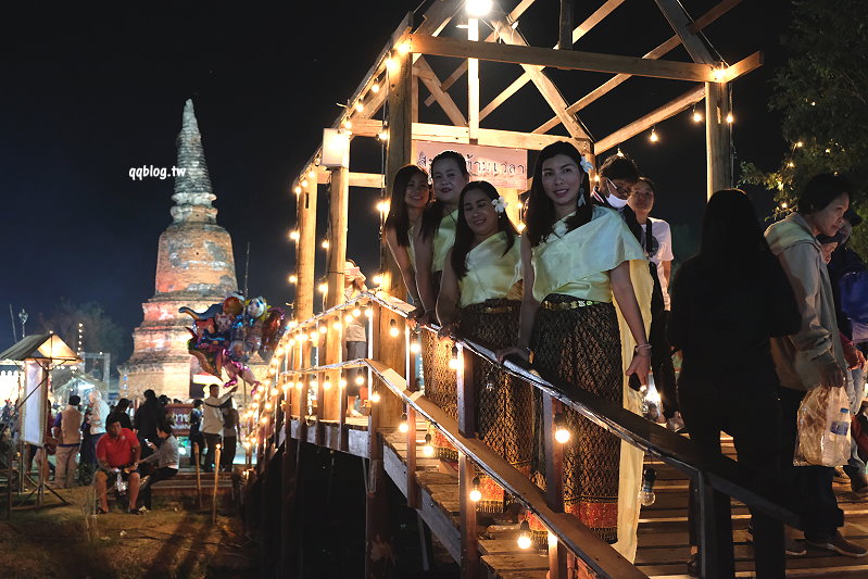 泰國大城︱大城世界遺產節，回到古代逛夜市，在古蹟裡感受熱鬧的燈光視覺感受歡樂場景，泰劇天生一對拍攝地 @QQ的懶骨頭