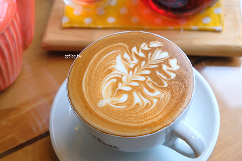 苗栗三義︱漫時光咖啡．山城裡的白色歐風咖啡館，享受悠閒氛圍的漫漫時光 @QQ的懶骨頭