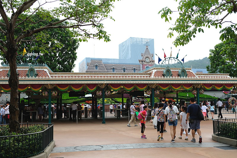 香港旅遊︱迪士尼樂園，充滿魔法魅力的歡樂樂園，夜間遊行好看無冷場，錯過可惜 @QQ的懶骨頭
