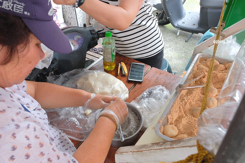 台中豐原︱稻香村麻糬．摩托車上的麻糬攤，一賣超過30年，濃濃的古早味讓人喜歡 @QQ的懶骨頭