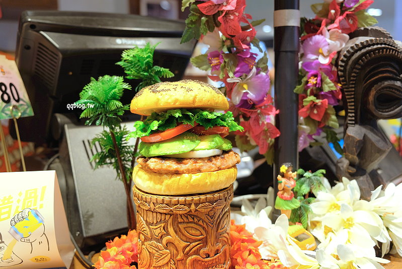 台中梧棲︱KUA`AINA Burger 夏威夷漢堡．美國前總統歐巴馬也愛的漢堡店，還有無敵海景可以觀賞 @QQ的懶骨頭