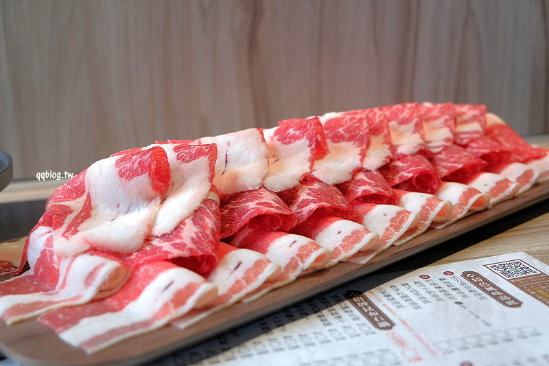 台中豐原︱嗑肉石鍋．300元左右就可以吃到豐富的海鮮或是肉品，C/P值不錯，個人小火鍋推薦 @QQ的懶骨頭