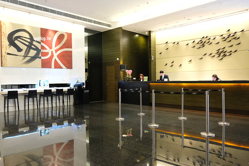 香港住宿︱隆堡麗景酒店 Hotel Panorama，尖沙咀地鐵出口步行3分鐘，房間就可以看到維多麗亞港，舒適又便利 @QQ的懶骨頭