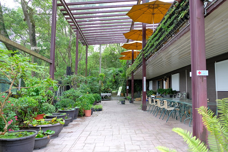 台中新社︱小路咖啡．五星級露營區附設咖啡廳，以飲品為主，自然美景中喝咖啡 @QQ的懶骨頭