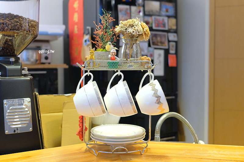 台中西區︱Supple Coffee．隱藏在住宅區裡的低調咖啡館，一個人來也可以悠閒的享用下午茶 @QQ的懶骨頭