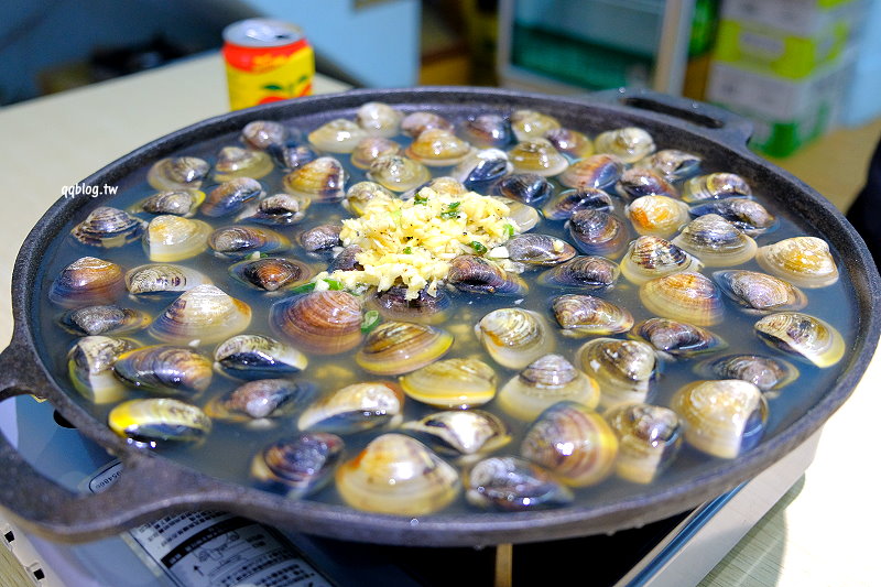 台中西區︱猛蛤蛤 卜卜蛤火鍋專賣店．湯頭鮮甜蛤蠣爆多，煮什麼都好吃(已歇業) @QQ的懶骨頭