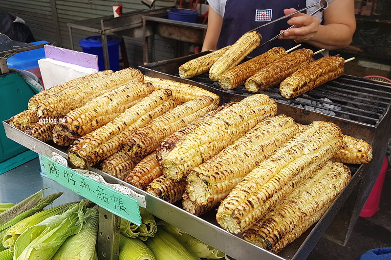 台中東勢︱蔡記烤玉米．傳統碳火烤玉米，鹹香滋味好，一吃就上癮 @QQ的懶骨頭