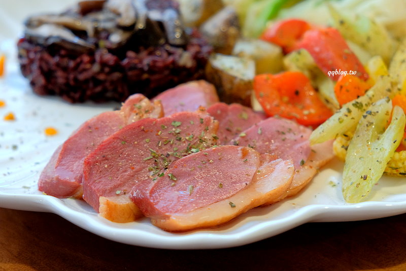 台中北屯︱鹿寮享自在 Deer Farms．玻璃屋景觀餐廳，餐點精緻吃的是食物的原味 @QQ的懶骨頭