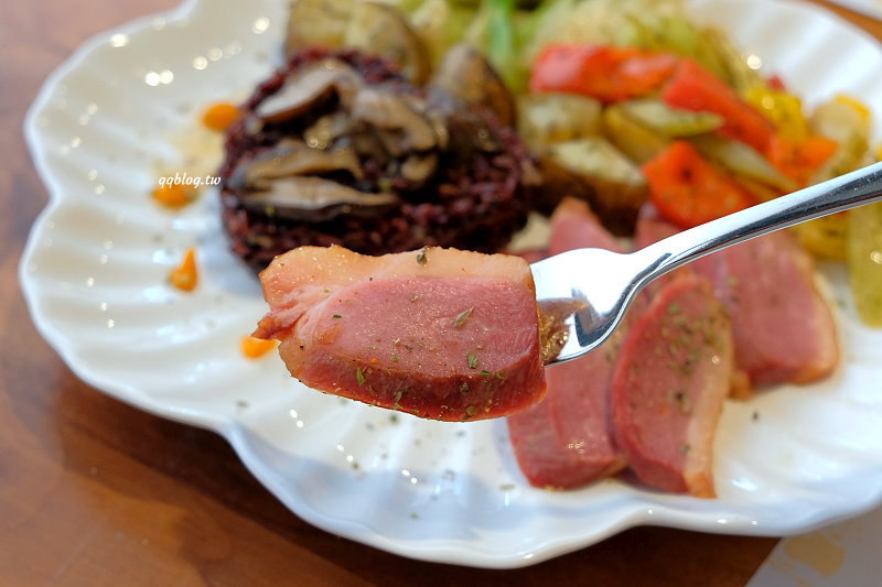 台中北屯︱鹿寮享自在 Deer Farms．玻璃屋景觀餐廳，餐點精緻吃的是食物的原味 @QQ的懶骨頭