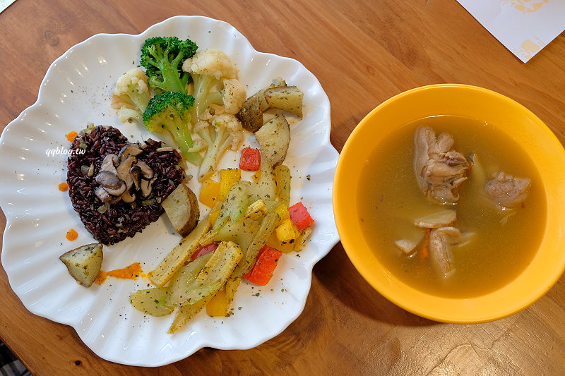 台中北屯︱鹿寮享自在 Deer Farms．玻璃屋景觀餐廳，餐點精緻吃的是食物的原味 @QQ的懶骨頭