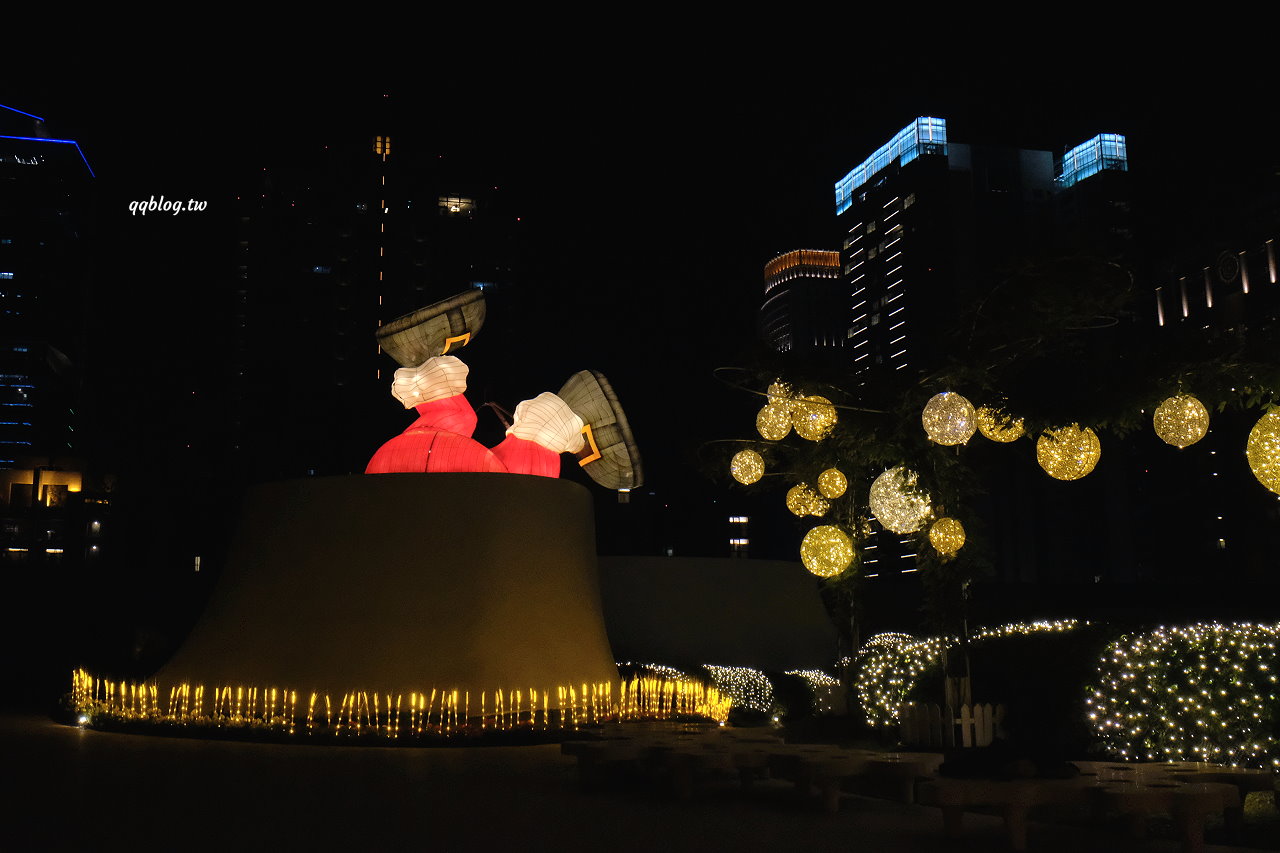台中西屯︱台中歌劇院．聖誕節光的四重奏x倒栽蔥聖誕老人裝置，可愛又好拍 @QQ的懶骨頭