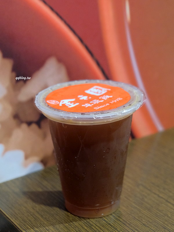 台中中區︱范記金之園草袋飯．創立於1978年的人氣炸排骨老店，價格貴貴的還是每天爆棚，2021台中米其林必比登推薦 @QQ的懶骨頭