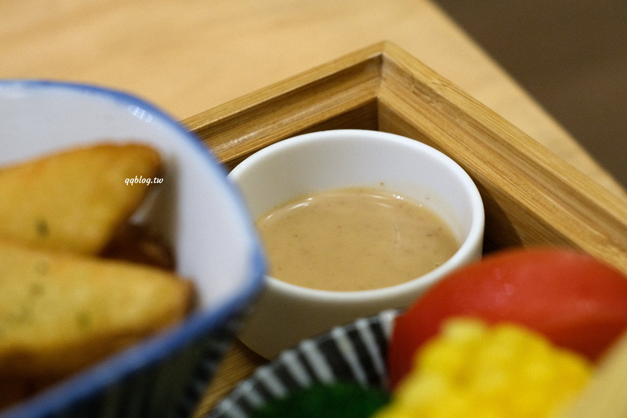 台中西區︱一人一伴 ともだち ．日式文青風格老宅早午餐，近台中教育大學 @QQ的懶骨頭