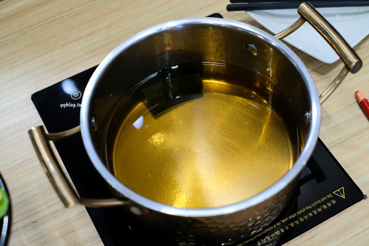 台中北屯︱天童本湯鍋物．標榜使用天然食材熬煮16小時的湯底，肉控可以選擇加倍肉，近大坑九號步道、廍子公園 @QQ的懶骨頭