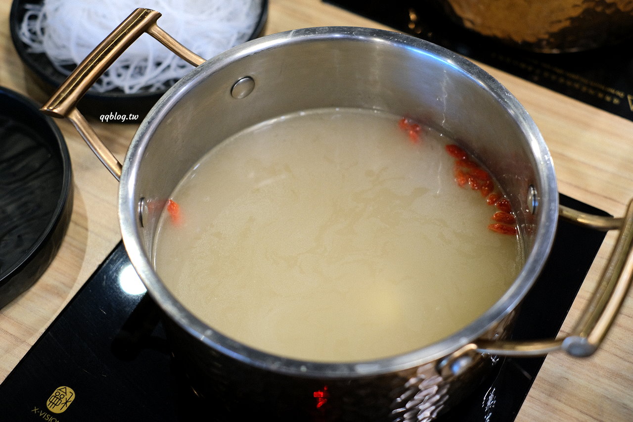 台中北屯︱天童本湯鍋物．標榜使用天然食材熬煮16小時的湯底，肉控可以選擇加倍肉，近大坑九號步道、廍子公園 @QQ的懶骨頭