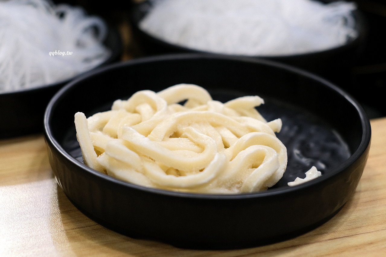 台中北屯︱天童本湯鍋物．標榜使用天然食材熬煮16小時的湯底，肉控可以選擇加倍肉，近大坑九號步道、廍子公園 @QQ的懶骨頭