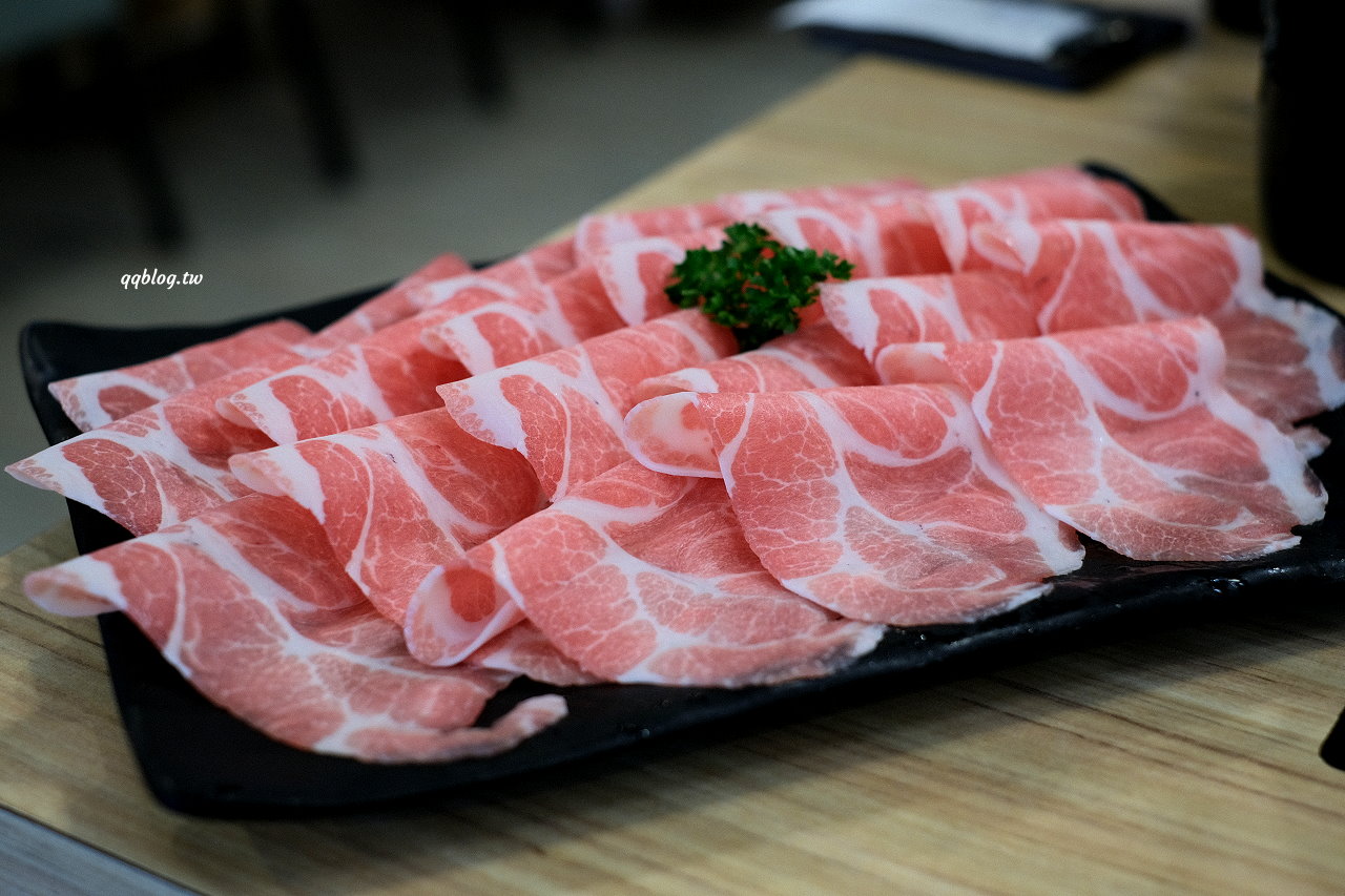 台中北屯︱天童本湯鍋物．標榜使用天然食材熬煮16小時的湯底，肉控可以選擇加倍肉，近大坑九號步道、廍子公園 @QQ的懶骨頭